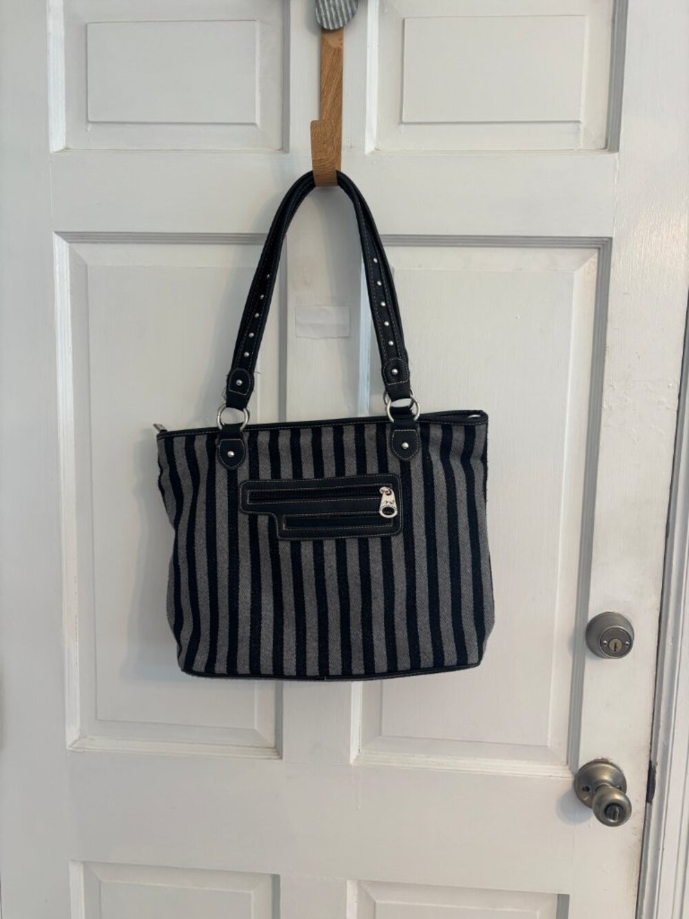 Montana West Distressed Look Flag Purse - Picture 3 of 13
